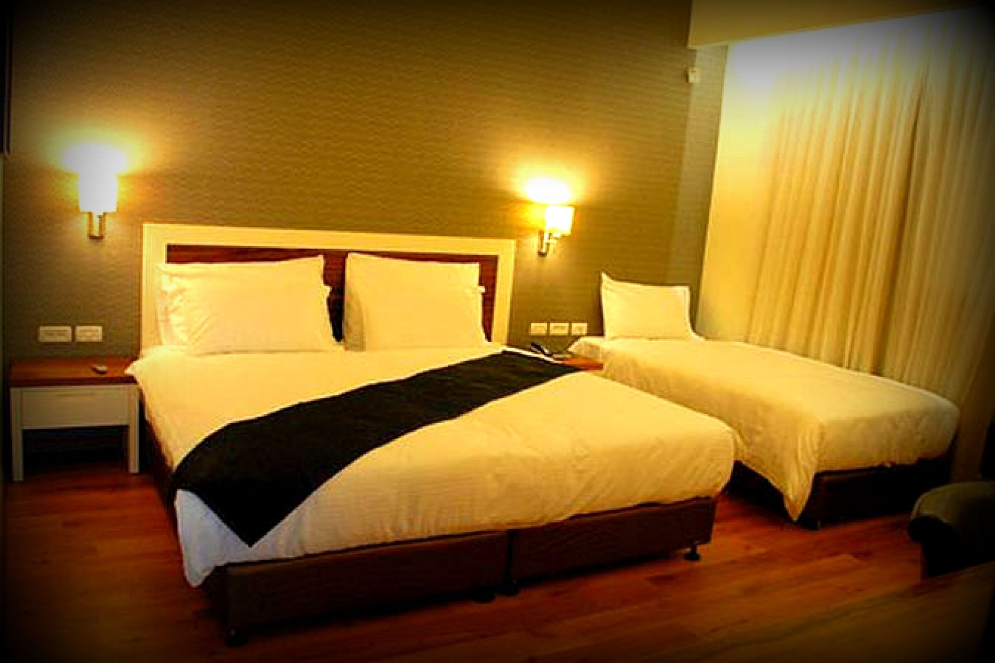 Emily'S Hotel Тиверіада Екстер'єр фото